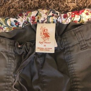 Size medium classic Koi scrubs gray